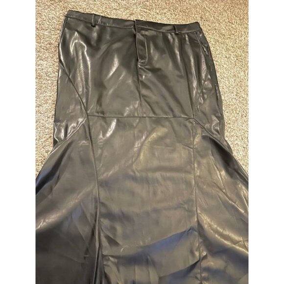Forever 21 NWT Black Vegan Leather Mermaid Flattering Sleek Flare Midi Skirt 3X - Picture 3 of 9